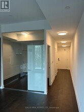 8-308 Manor Rd W in Toronto, ON - Building Photo - Building Photo