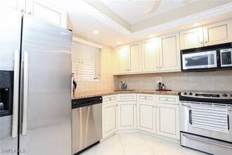 1760 Bald Eagle Dr in Naples, FL - Foto de edificio - Building Photo