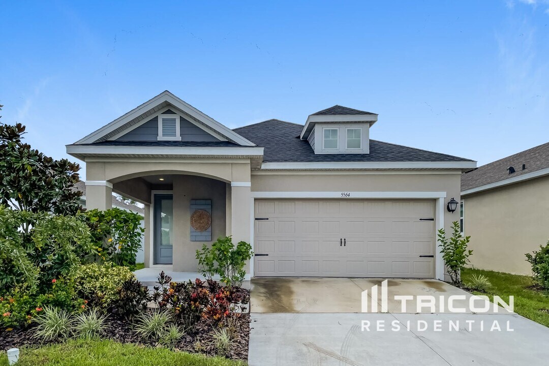 5564 Silver Sun Dr in Apollo Beach, FL - Building Photo