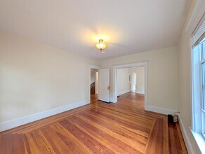 41 Ossipee Rd, Unit 2 in Somerville, MA - Building Photo - Building Photo