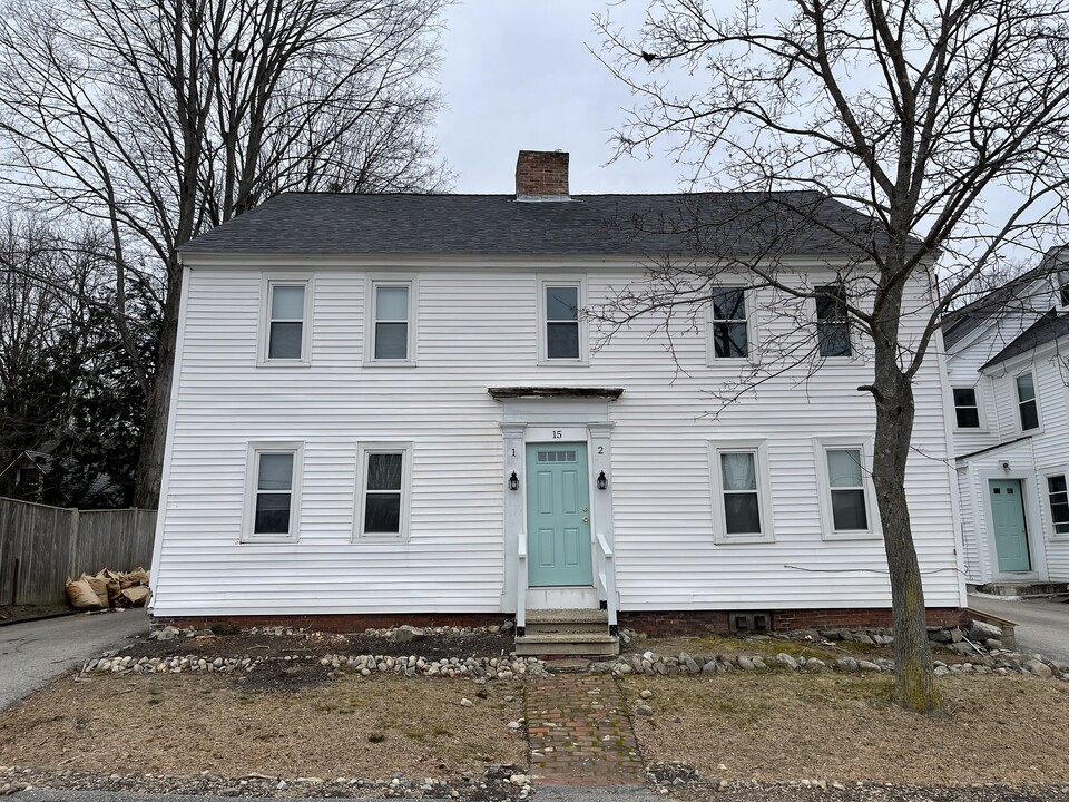 15 Swamscott St, Unit #2 in Newfields, NH - Foto de edificio