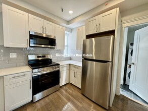 30 Peterborough St, Unit 17 in Boston, MA - Building Photo - Building Photo