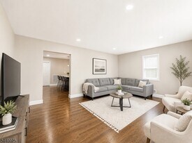 337 S Clinton St in East Orange, NJ - Building Photo