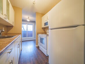 Commonwealth in Edmonton, AB - Building Photo - Building Photo