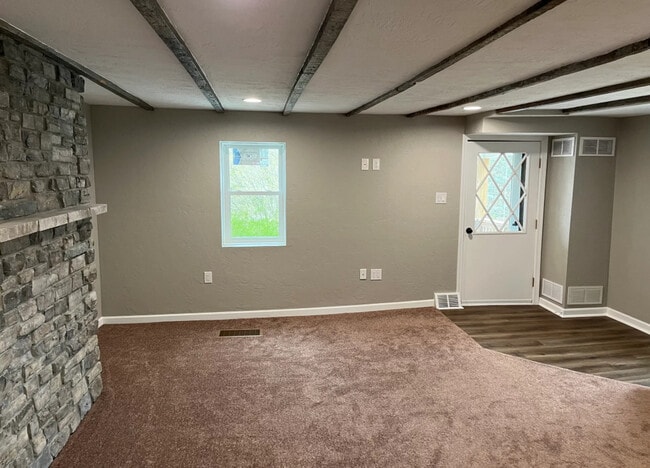 property at 214 N 4th St
