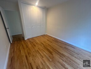 GRAND CENTRAL PARKWAY, Unit 5J in Queens, NY - Building Photo - Building Photo