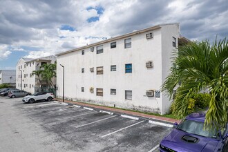 Guernica Condominium in Miami, FL - Building Photo - Building Photo