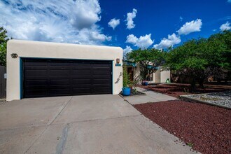 2803 Calle Dulcinea in Santa Fe, NM - Building Photo - Building Photo