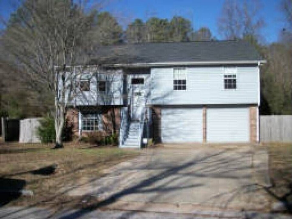 4902 Glenside Ct in Stone Mountain, GA - Building Photo