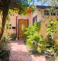 8545 Kelvin Ave, Unit Guesthouse in Winnetka, CA - Building Photo