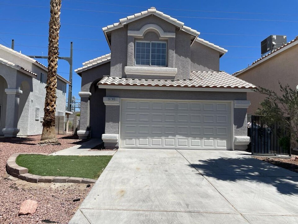 5730 Coleridge Way in Las Vegas, NV - Building Photo