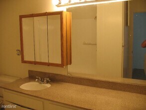 18200 Killion St-Unit -Apt. 32 in Los Angeles, CA - Building Photo - Building Photo