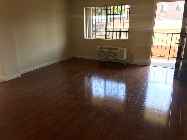 1285 Vin Scully Ave, Unit 5 in Los Angeles, CA - Building Photo - Building Photo