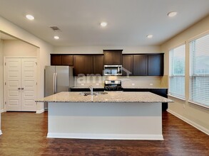 8017 Turnberry Ln in Austin, TX - Building Photo - Building Photo