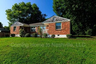 410 Ewing Dr in Nashville, TN - Building Photo