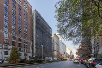 Medical Cooperatives in Residential Building in New York, NY - Foto de edificio - Building Photo