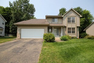 17473 Hayes Ave in Lakeville, MN - Building Photo