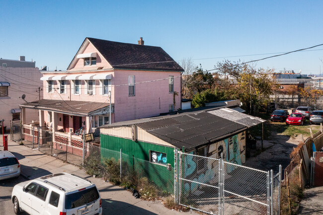 11124 Rockaway Beach Blvd in Rockaway Park, NY - Building Photo - Building Photo