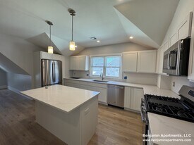 28 Brooks St, Unit 3 in Boston, MA - Building Photo