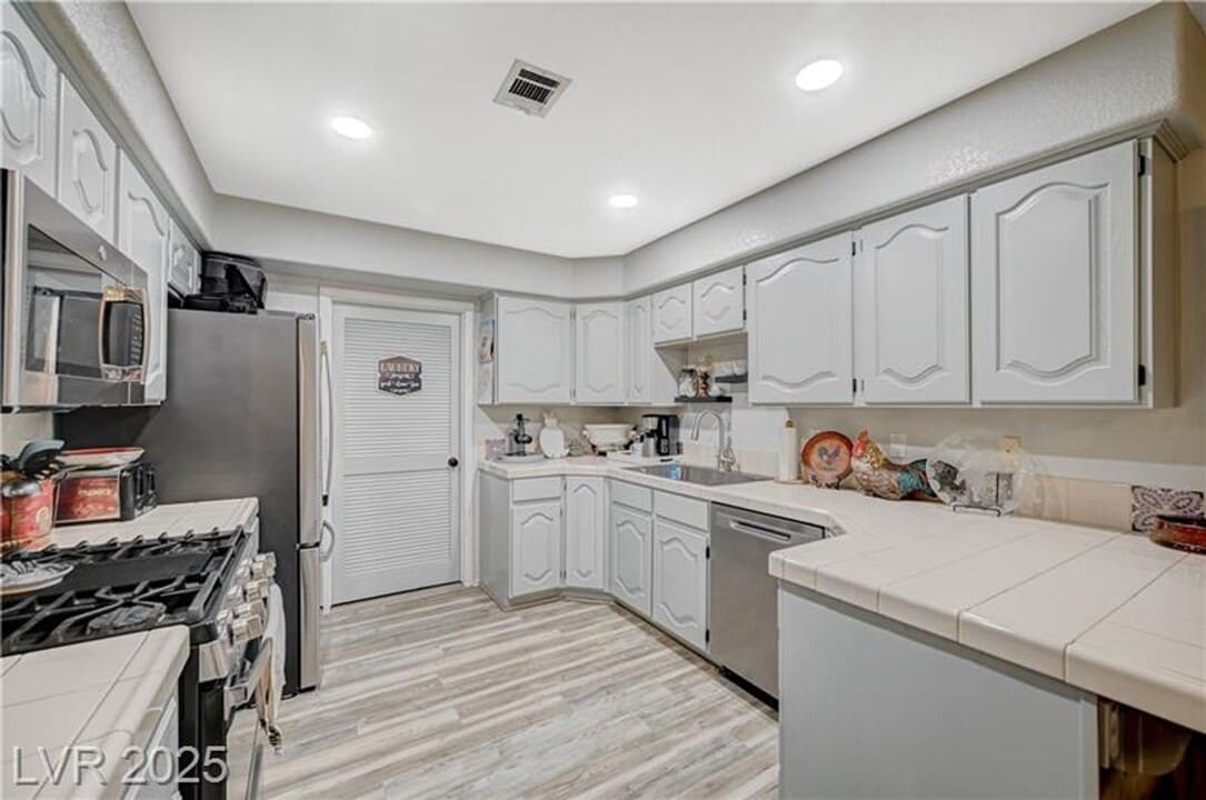 700 Capri Dr in Boulder City, NV - Building Photo