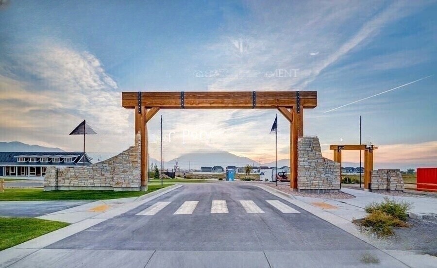 581 N Sugar Beet Dr in Lehi, UT - Building Photo
