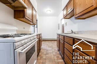 629 W Melrose St, Unit 1H in Chicago, IL - Building Photo - Building Photo