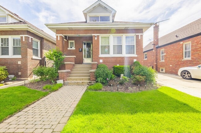 6141 S Kilbourn Ave in Chicago, IL - Building Photo - Building Photo