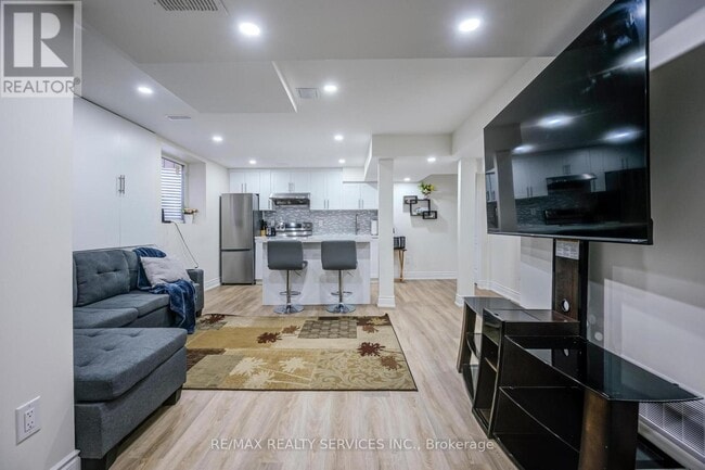 property at 324 Brisdale Dr