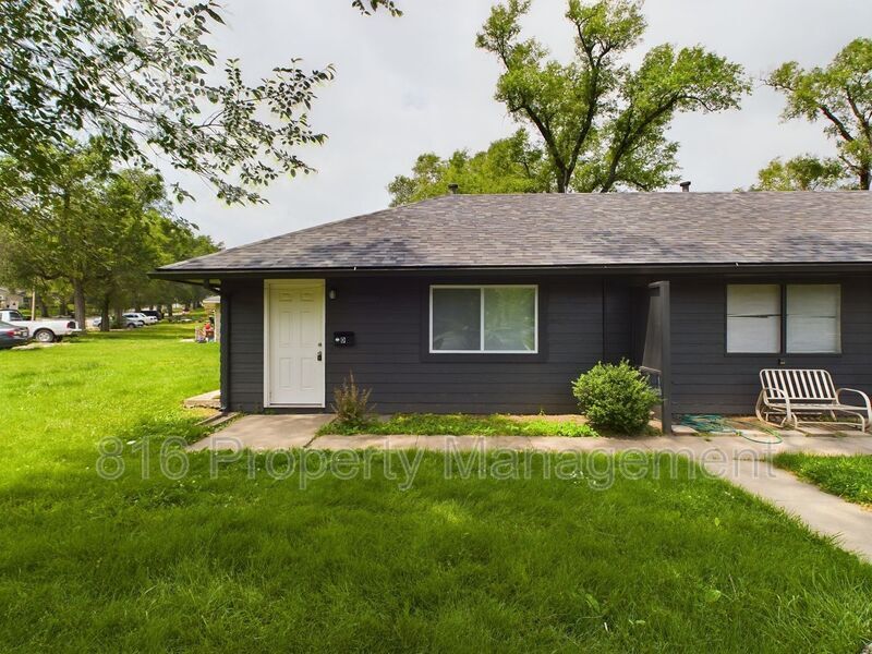 15216 Bellaire Ave in Grandview, MO - Building Photo