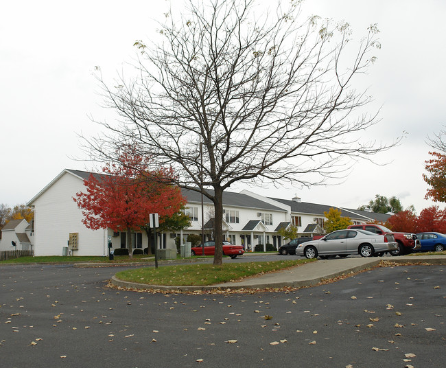 Essex Manor Apartments in Hudson, NY - Foto de edificio - Building Photo