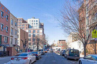 407 E 117th St in New York, NY - Foto de edificio - Building Photo