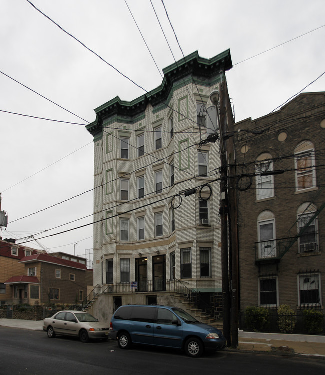 226-228 Ogden Ave in Jersey City, NJ - Building Photo - Building Photo