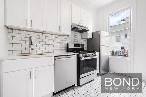 140 Bedford Ave in Brooklyn, NY - Building Photo - Building Photo