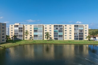 Meadowbrook Lakes View Condominiums in Dania Beach, FL - Foto de edificio - Building Photo