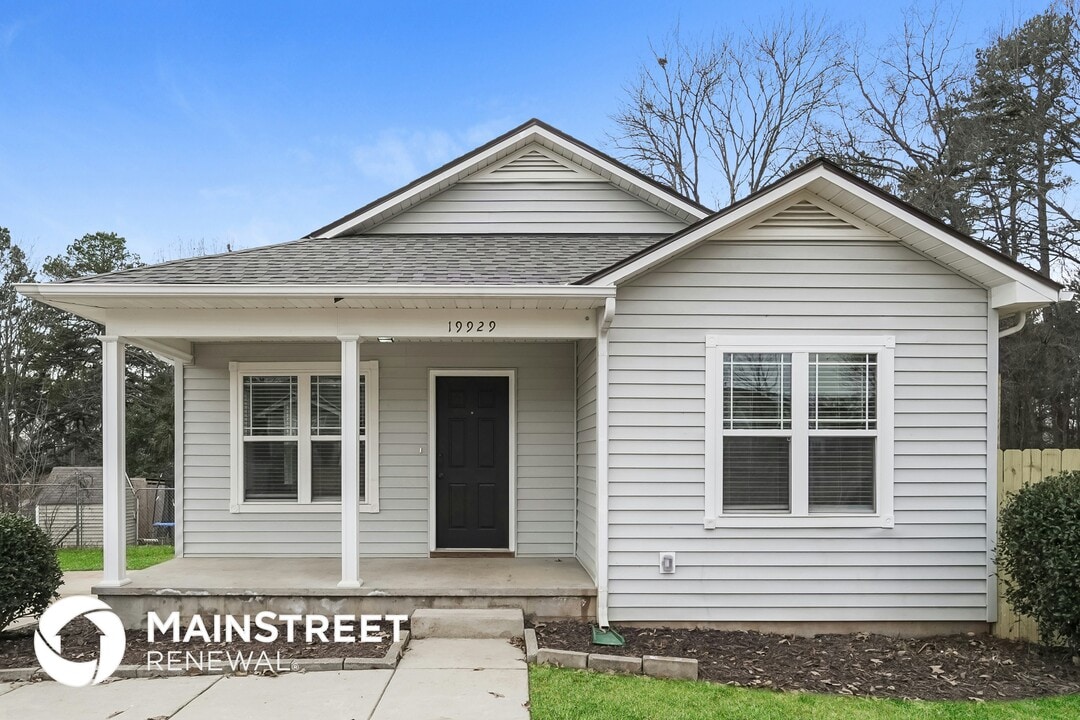 19929 N Ferry St in Cornelius, NC - Foto de edificio
