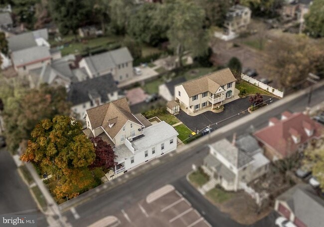 37 N Clinton St in Doylestown, PA - Building Photo - Building Photo