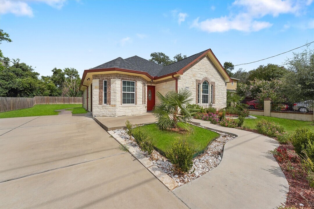 12725 Arp St in Houston, TX - Building Photo