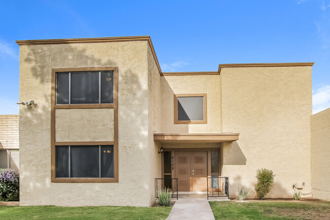 property at 2108 E Villa Ct