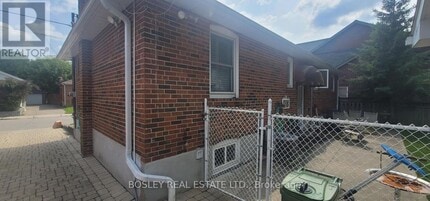 6 Youngmill Dr in Toronto, ON - Building Photo - Building Photo