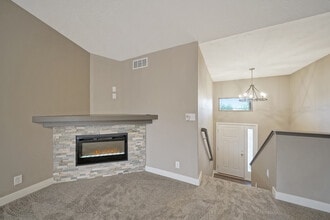 8201 Regent Dr in Lincoln, NE - Foto de edificio - Building Photo