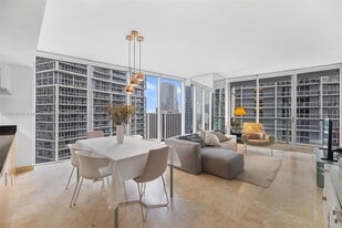 495 Brickell Ave in Miami, FL - Building Photo