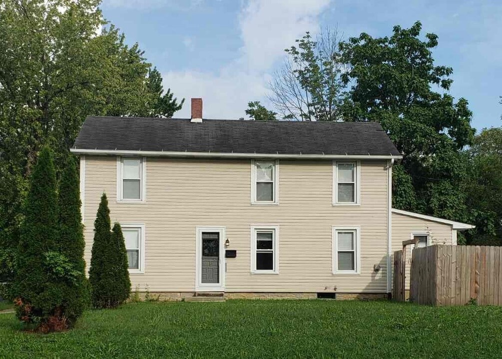 228 E Central Ave in Delaware, OH - Building Photo
