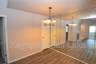 1462 E Foxboro Dr in Millcreek, UT - Building Photo - Building Photo