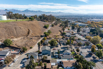 196 Locust Ave in Hollister, CA - Building Photo - Building Photo