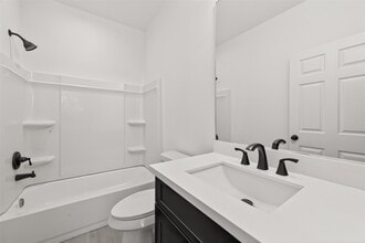 10949 Cannes Memorial Dr in Houston, TX - Building Photo - Building Photo