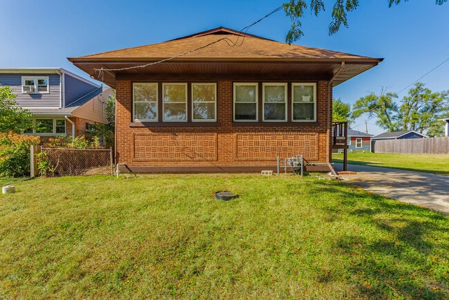 32 S Monterey Ave in Villa Park, IL - Building Photo - Building Photo