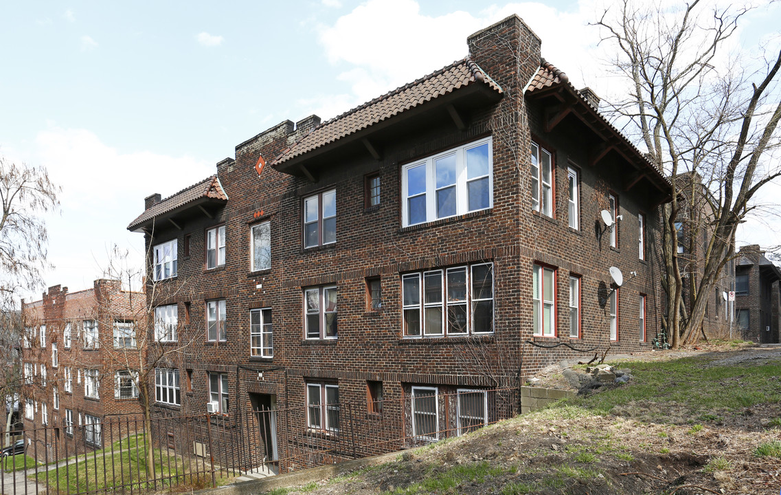 5846 Alderson St in Pittsburgh, PA - Building Photo