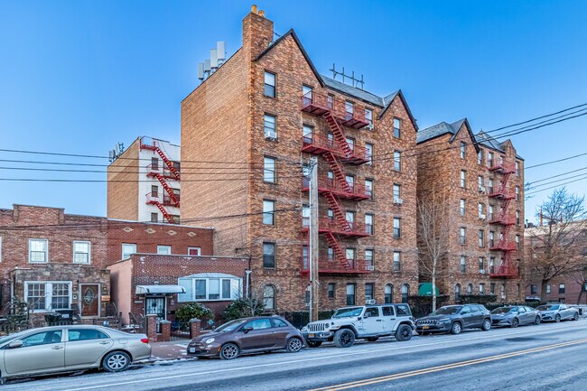 23-06 21st St in Long Island City, NY - Building Photo - Building Photo