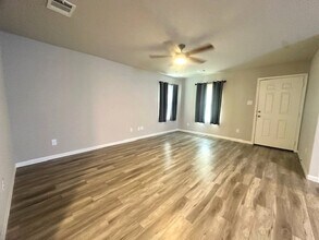 2855 Golf Crest Dr in Wharton, TX - Building Photo - Building Photo