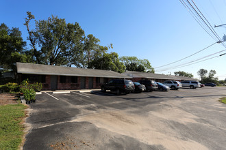 Villager Apartments in Ruskin, FL - Building Photo - Building Photo